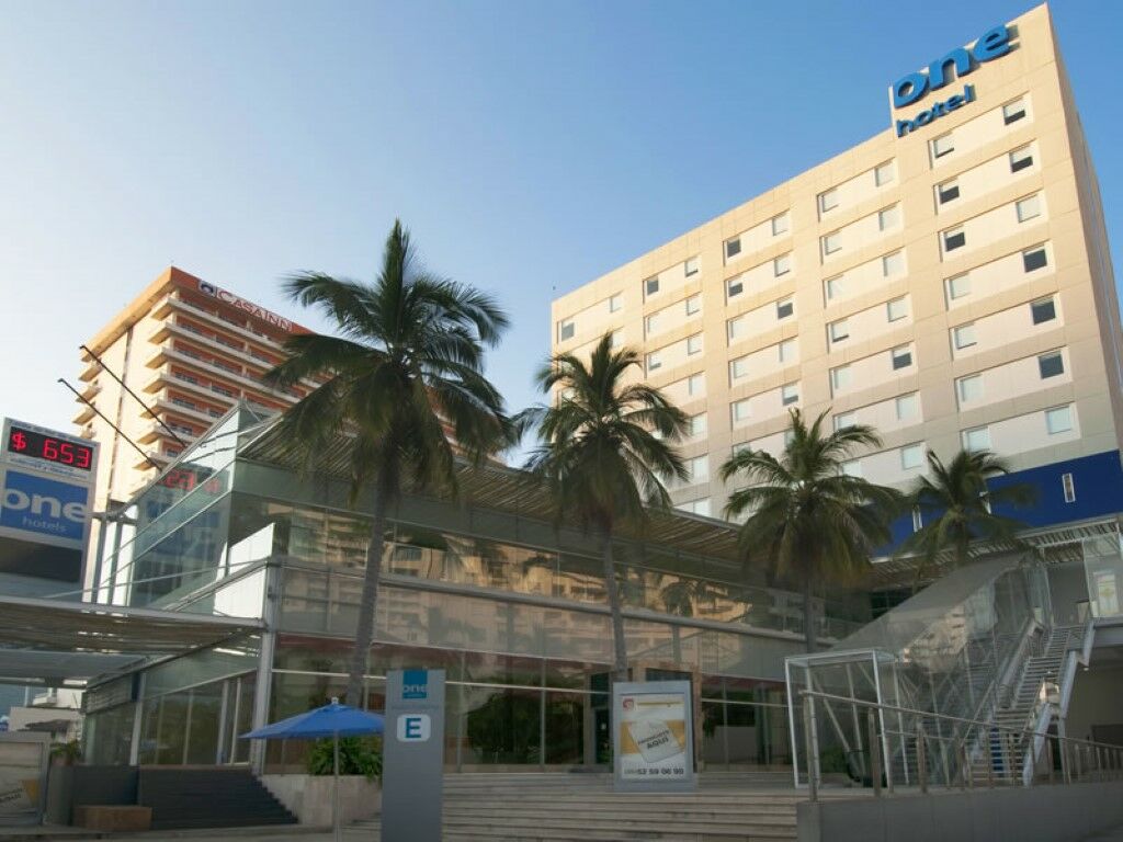 Отель One Acapulco Costera Экстерьер фото